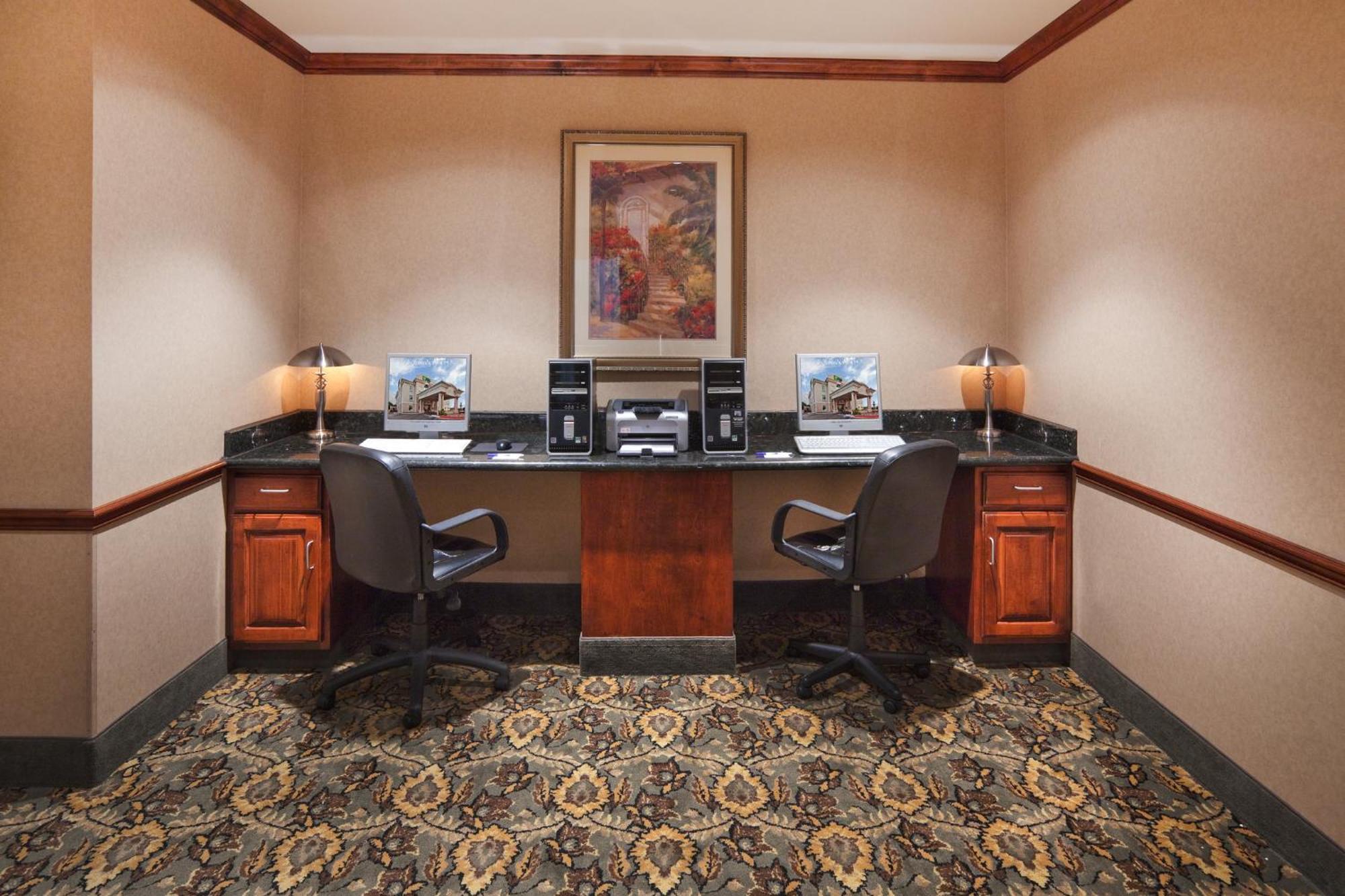 Holiday Inn Express Hotel & Suites Woodward Hwy 270 By Ihg Esterno foto
